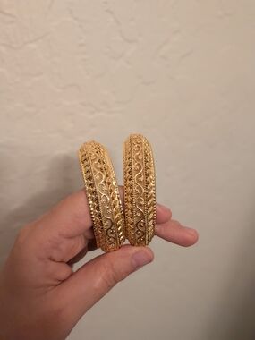 Gold-Tone Filigree Women's Bangle Bracelet Set